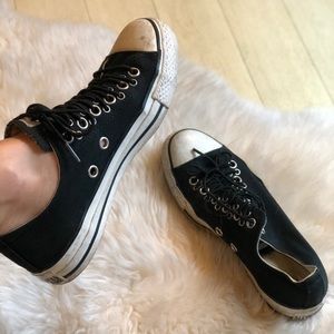 Black converse